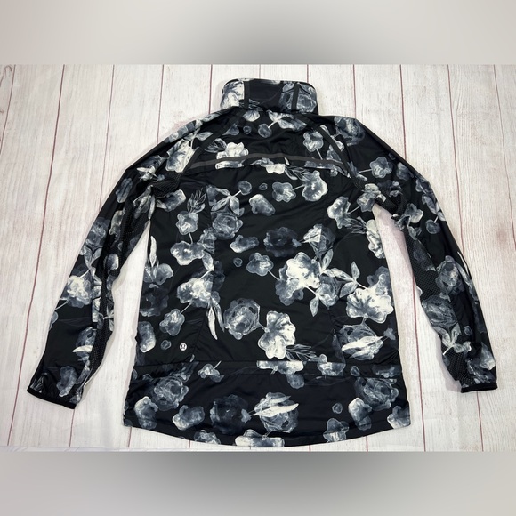 Lululemon Miss Misty Pullover - 10 - black white packable hooded windbreaker - Picture 3 of 16